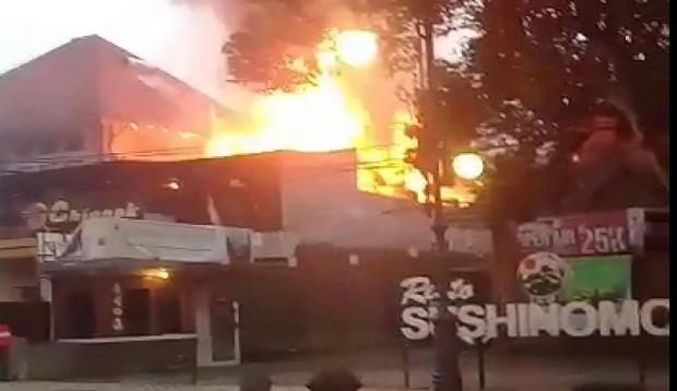 Kebakaran Hebat Melanda Kafe di Hotel Riau, Kerugian Ditaksir Rp1,5 Miliar