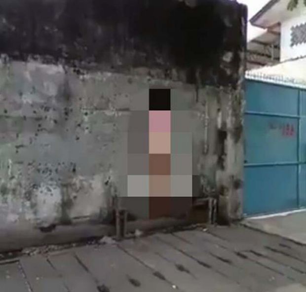 Seorang Wanita Telanjang di Jalanan Diduga Depresi, Benarkah Suami dan Anaknya Meninggal karena Covid-19?