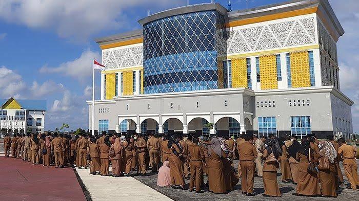 Seluruh Pegawai di Lingkungan Pemko Pekanbaru Diingatkan Agar Masuk Kembali Hari Ini Menjalankan Tugasnya Sebagai Abdi Negara