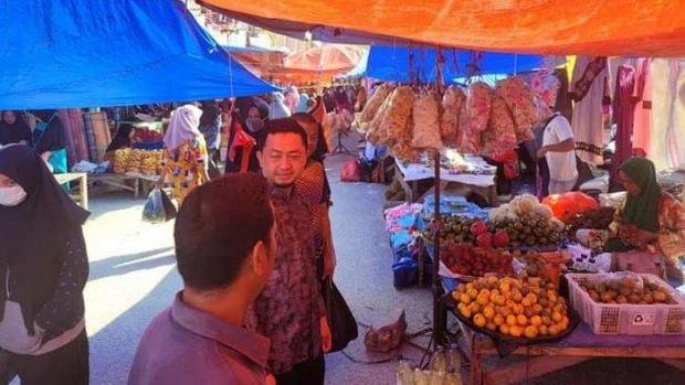 Oknum Anggota DPR Asal Riau tanpa Masker Masuk Pasar di Kampar, Katanya Tertinggal di Rumah