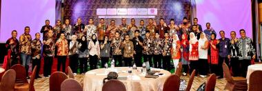 bupati-bengkalis-kasmarni-bersama-kepala-opd-paparkan-evaluasi-sakip-di-hadapan-pejabat-kementerian