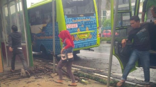Seharian Nggak Pulang, Siswi SMKN 1 Warga Gading Marpoyan Diduga Diculik dari Halte Busway Depan SD Teladan