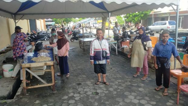 Dilema Pedagang Ikan di Pinggir Jalan Pasar Terubuk Bengkalis