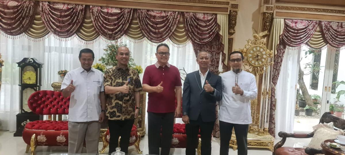 Sempena Hari Jadi ke-61, UIR Beri Penghargaan kepada Tiga Gubernur Riau