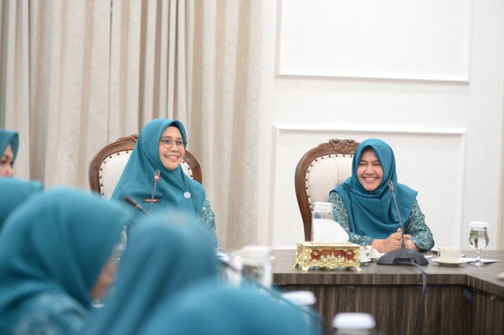 <b>Istri Pj Gubernur Riau Ajak Jajaran TP-PKK Turunkan Angka Stunting</b>