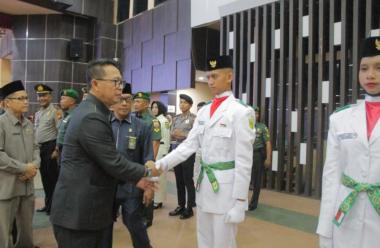 bwakil-ketua-i-dprd-indragiri-hilir-hadiri-pengukuhan-pasukan-pengibar-bendera-hut-ri-ke80b