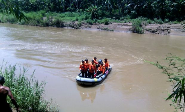 Tragis… Coba Tangkap Ikan yang Ngambang di Sungai Batang Pantai Kuansing, Karyawan PT Tri Bakti Sarimas Malah Tenggelam