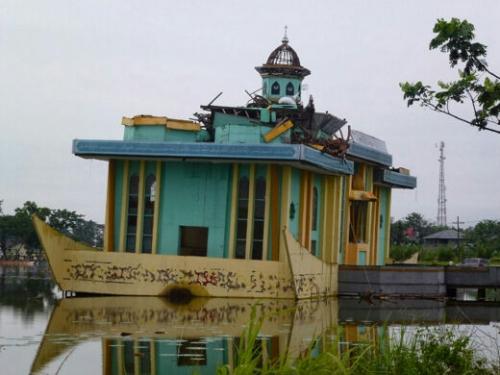 Dibangun dengan Dana Miliaran Rupiah, Kini Astaka Terapung MTQ XXX Riau di Inhu Tinggal Puing