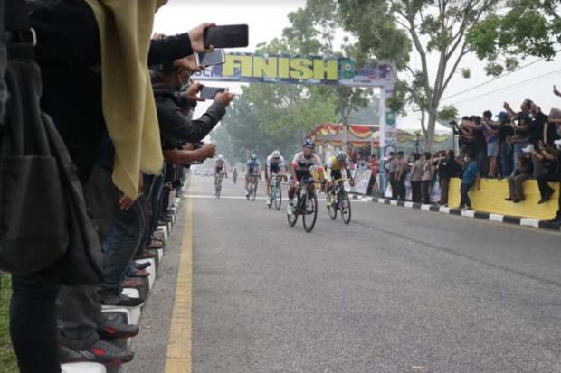 Etape Pertama <i>Tour de Siak</i> 2019 Disapu Bersih Pembalap Luar Negeri