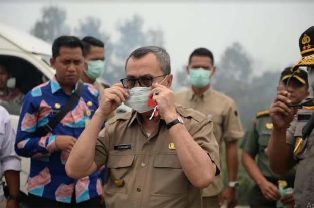 Kunjungi Lokasi Karhutla di Pelalawan, Gubernur Riau Syamsuar Sampaikan Terima Kasih kepada Tim Satgas