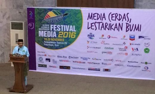 Gubernur Riau Arsyadjuliandi Rachman Dukung Sertifikasi Wartawan