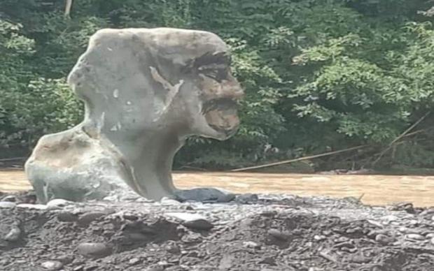 Batu Besar Menyerupai Wajah Manusia di Sungai Musi Hebohkan Warga Empatlawang Sumsel