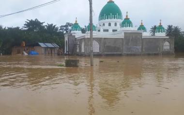 bbanjir-kian-meluas-pemprov-riau-minta-bantuan-kepada-pemerintah-pusatb