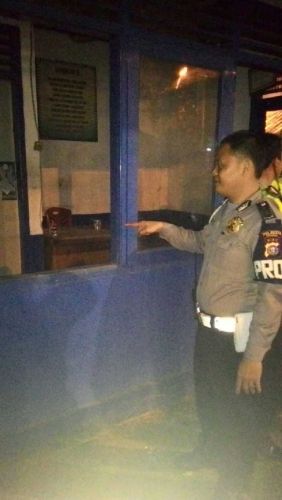 Gawat! Puluhan Orang Tak Dikenal Nekat Serang Pos Polisi di Jalan Riau, 2 Petugas Nyaris Jadi Korban