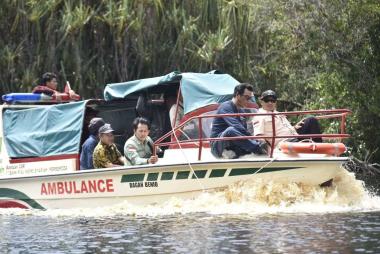bbrk-syariah-serahkan-bantuan-ispeedboati-ambulans-ke-masyarakat-dusun-baganbenio-bengkalisb
