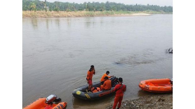 Seorang Warga Rohul Hanyut Terbawa Arus Sungai Rokan, Diduga karena Kram Kaki saat Menyeberang Sungai