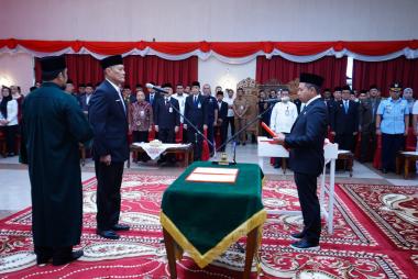 btaufiq-oesman-hamid-dilantik-sebagai-pj-sekdaprov-riau-berikut-arahan-gubernur-abdul-wahidb