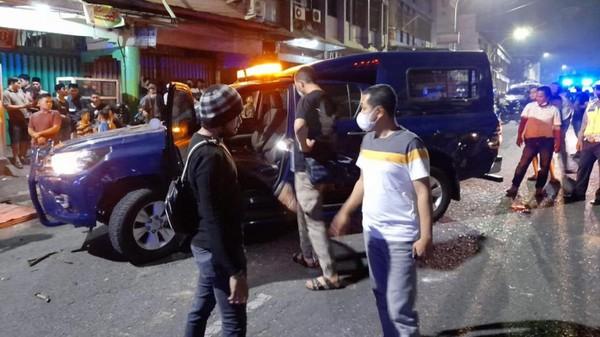 Buru Kendaraan yang Diduga Barang Ilegal, Mobil Dinas Bea Cumai Diserang Massa tak Dikenal di Pekanbaru