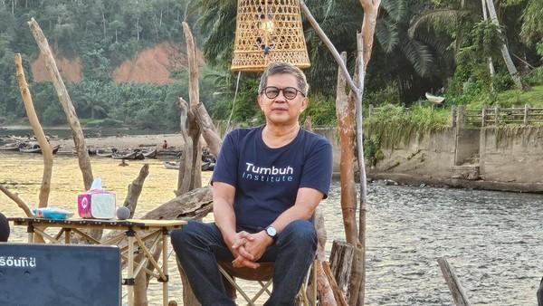 <b>Diskusi di Riau, Rocky Gerung Cerita soal Pohon Datang ke Pengadilan</b>