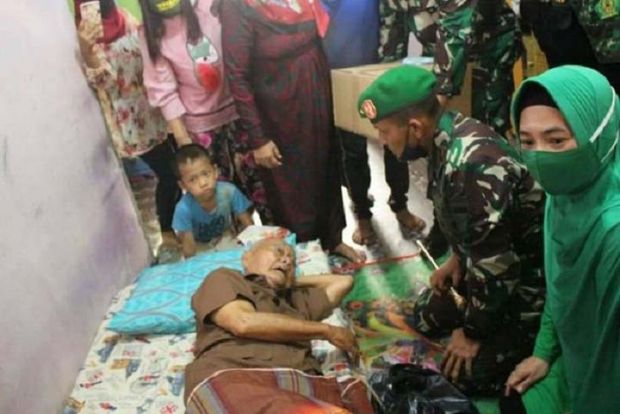 Setelah 30 Tahun Baru Kali Ini Seorang Danrem Datang Berkunjung, Veteran Berusia 90 Tahun di Riau Menangis Haru