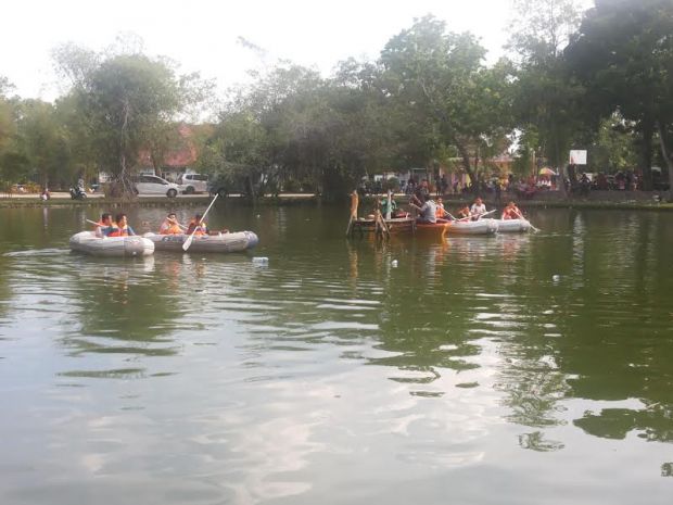 Ribuan Pengunjung Taman Rekreasi Alam Mayang Larut dalam ”Kegembiraan Mensyukuri Kemerdekaan”