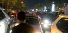 ratusan-driver-gojek-terlibat-bentrok-dengan-sopir-taksi-di-depan-mal-ska-pekanbaru