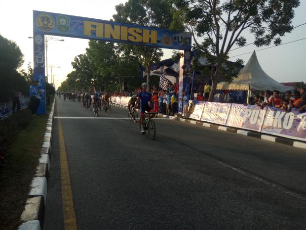 <i>Tour de Siak</i> 2018: Pembalap Malaysia Juarai Etape III, Disusul Tuan Rumah