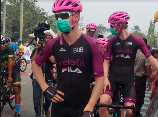 Etape Kedua <i>Tour de Siak</i> 2019 Diperpendek karena Kabut Asap, Pembalap Masih Pakai Masker