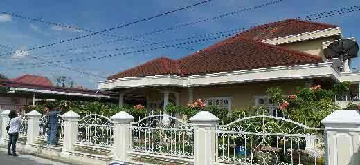Rumah Pribadi Wakil Bupati Bengkalis di Jalan Bunga Indah Pekanbaru Dimolotov