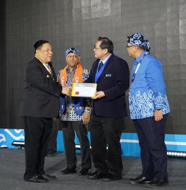 bsf-hariyanto-resmi-sandang-gelar-asean-eng-jadi-gubernur-pertama-di-indonesiab