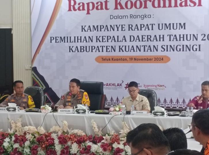 <b>Rakor Kampanye Rapat Umum Pilkada Kuansing, Kapolda: Kolaborasi Adalah Senjata Paling Ampuh untuk Menyukseskan Pilkada</b>