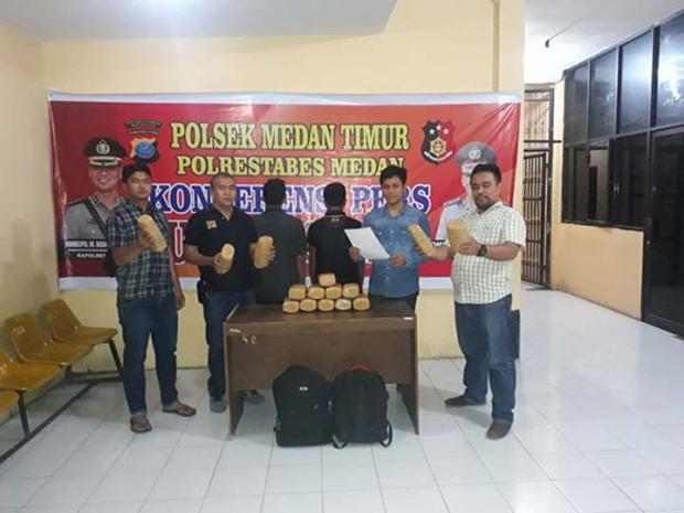Dua Mahasiswa Asal Aceh Ditangkap Bawa 15 Bal Ganja, Disuruh Seseorang Berinisial PON Diantar ke Pekanbaru