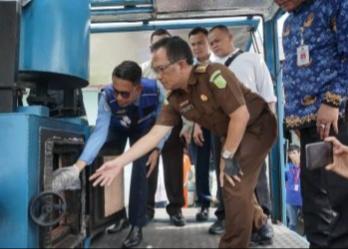 <b>BNNP Riau Musnahkan BB Ganja Hasil Pengungkapan Pengedar Narkoba Antarprovinsi Seberat 774,06 Gram</b>
