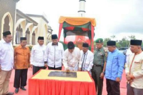 Keren… Berlokasi di Tepi Jalan Lintas Sumatera, Bupati Siak Resmikan Mesjid Megah yang Bisa Menampung 1.200 Jemaah