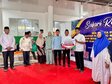 bsafari-ramadan-di-pekanbaru-wali-kota-dan-brk-syariah-serahkan-bantuan-di-masjid-baitul-amanahb