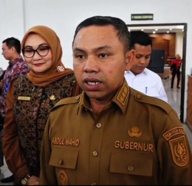 bgubernur-riau-instruksikan-upt-bapenda-untuk-berinovasib