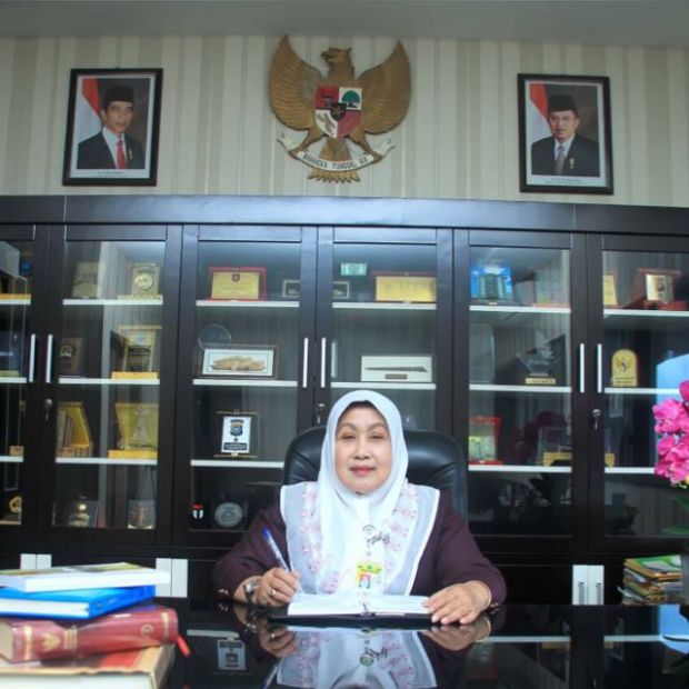Mengenal Dr Hj Hasnati SH MH Sosok Kartini Masa Kini, Wanita Cantik yang Jadi Rektor Perempuan Pertama di Riau