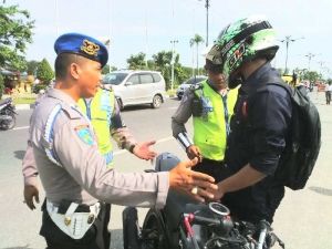 Kisah Lucu Pria Mengaku ”Anggota” saat Ketahuan Polisi Beneran, Berikut Ekspresi Pemotor yang Ditilang di Jalan Yos Sudarso Pekanbaru