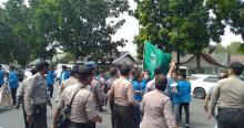 demo-di-kantor-kpu-riau-mahasiswa-uir-pertanyakan-meninggalnya-kpps