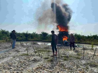 brakit-penambangan-emas-ilegal-di-kuantan-singingi-dibakar-polisi-pelakunya-kabur-tungganglanggangb