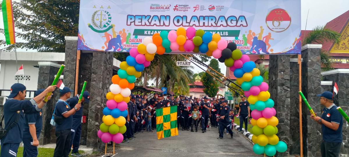 Warga yang Temukan dan Kembalikan Balon Berisi Tulisan Terkait Jalan Santai HBA ke Kejari Bengkalis akan Diganjar Hadiah