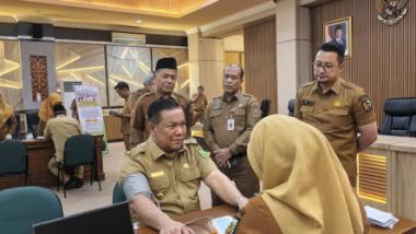 bplt-gubernur-riau-ajak-jajarannya-cek-kesehatan-gratisb