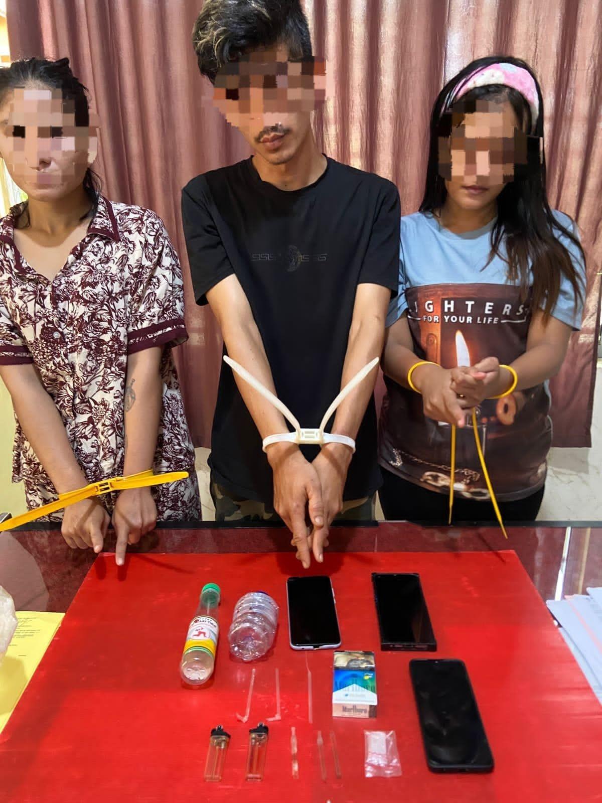 <b>Pesta Sabu Bersama Pria Pekanbaru, Dua Wanita Muda Asal Medan Ditangkap di Kuansing</b>