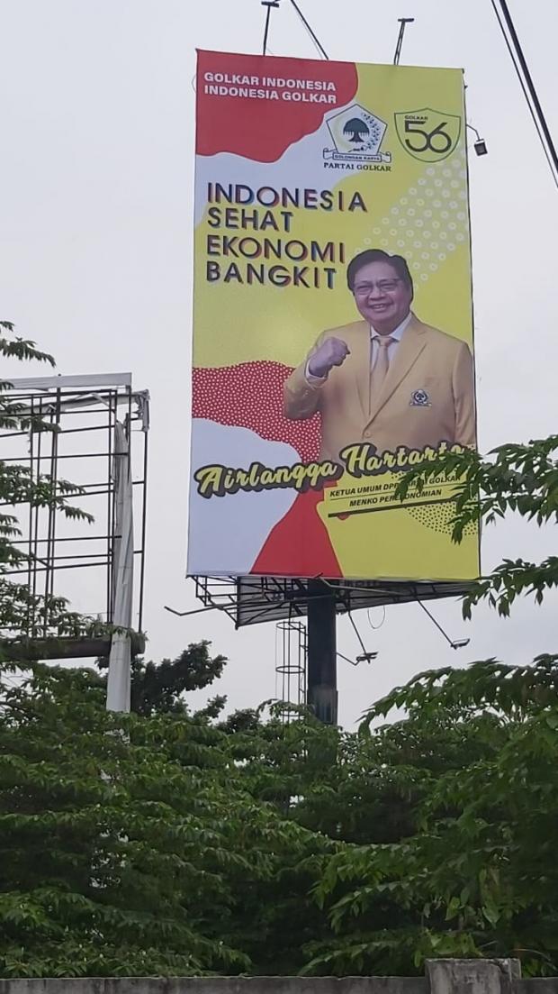 Ada Baliho Partai Golkar ”Indonesia Sehat Ekonomi Bangkit” di Kota Pekanbaru tapi Ketum Airlangga tak Bermasker