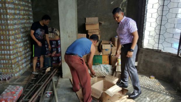Dua Toko di Pasar Bawah Digeledah Polisi, Ratusan Botol Miras Disita