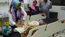 derita-ilham-bayi-4-bulan-di-pekanbaru-yang-alami-tumor-di-wajah-ayah-sudah-tiada-sang-ibu-mencari