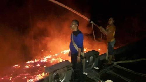 Jhon Kentong Warga Jalan Pahlawan Reteh Inhil Terbangun karena Hawa Panas, Eh Ternyata Kamarnya Sudah Dikelilingi Api