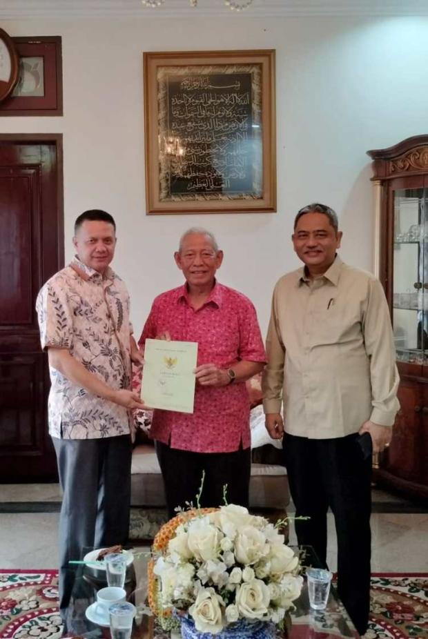 Mantan Gubernur Riau Saleh Djasit Wakafkan tanahnya untuk Pembangunan Gedung Tajdid Center Umri