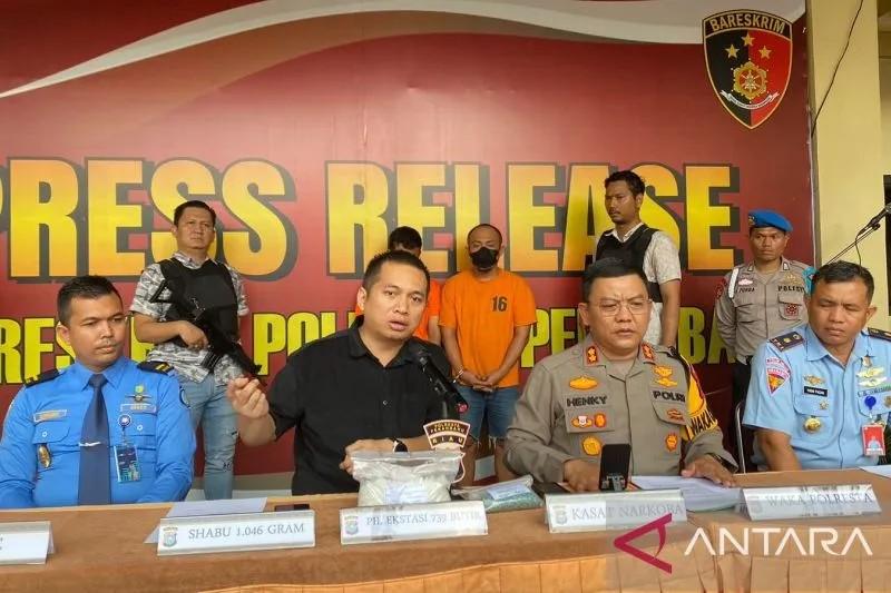 Diupah Rp2 Juta, Kurir Narkoba Pengirim 1 Kg Sabu dan Ratusan Ekstasi dari Pekanbaru ke Jakarta Diringkus Polisi