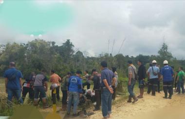 btruk-pengangkut-karyawan-perusahaan-pembibitan-kayu-akasia-di-riau-jatuh-ke-sungai-tiga-tewas-dan